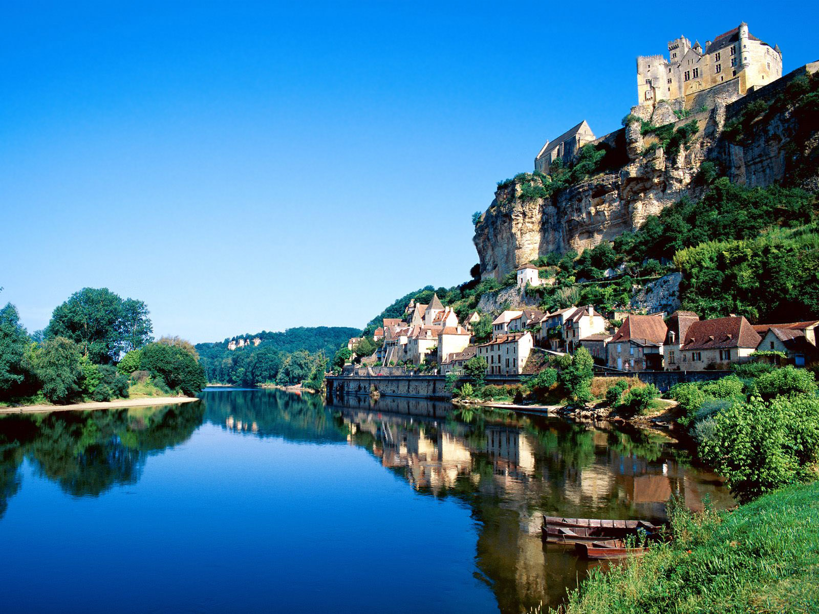 Beynac Dordogne River France188874342